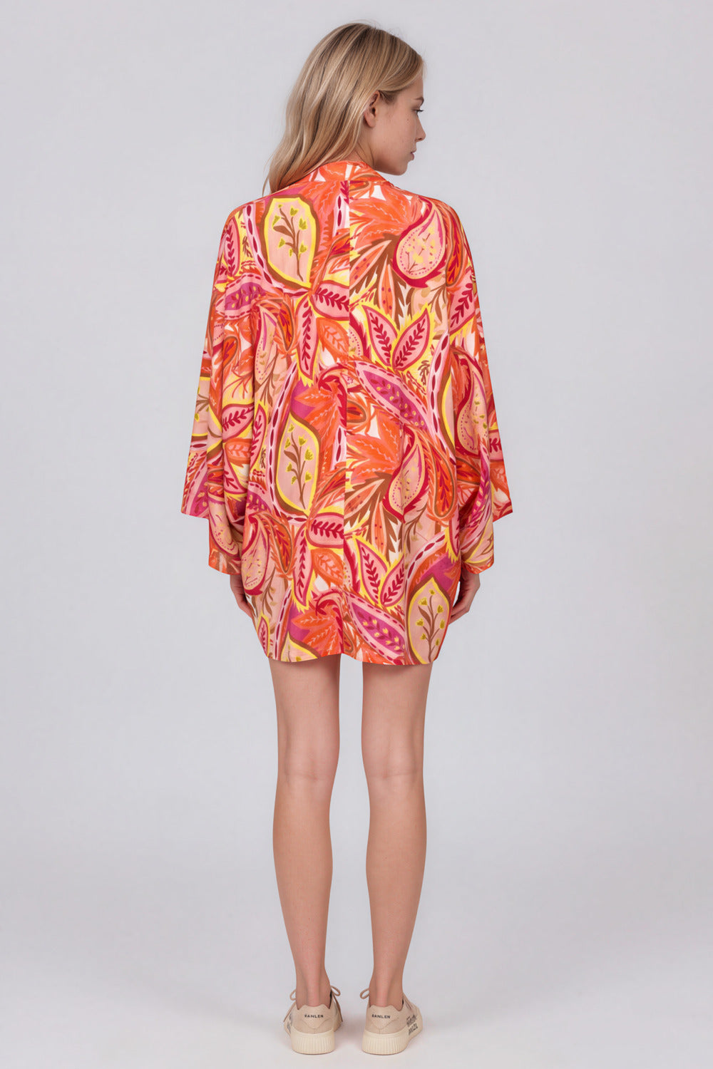 Kimono Curto Com Mangas Longas Rosa Estampado Yacamim J3