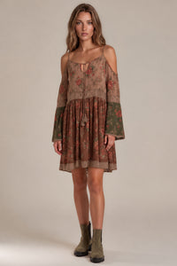 Vestido Curto Com Alças E Ombros Vazados Marrom Patchwork Yacamim E12