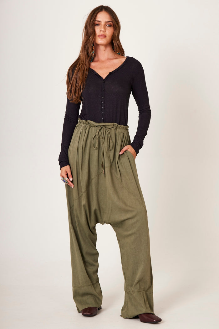 Calça Saruel Com Bolsões Verde Musgo Yacamim G1 Liso