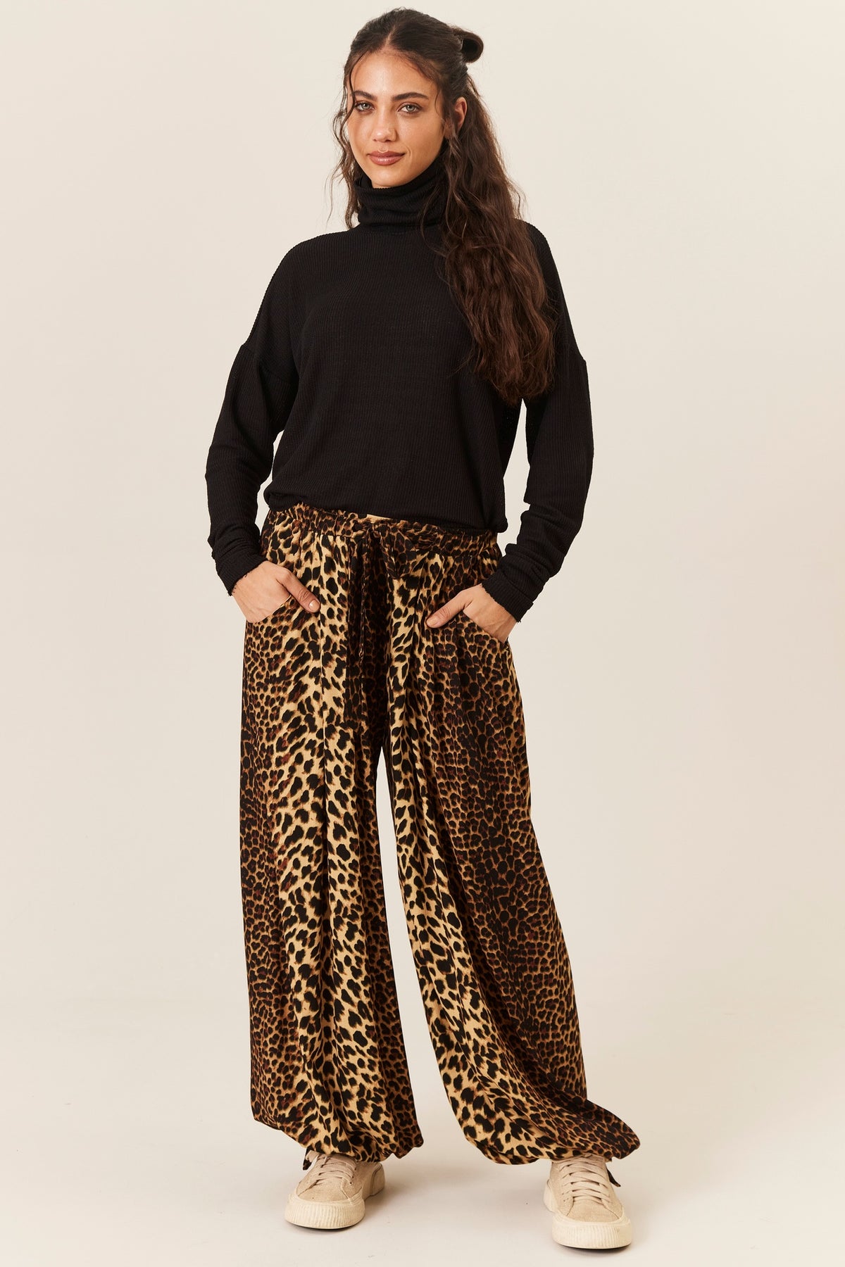 Calça Cintura Baixa Com Cordão Animal Print Yacamim H5