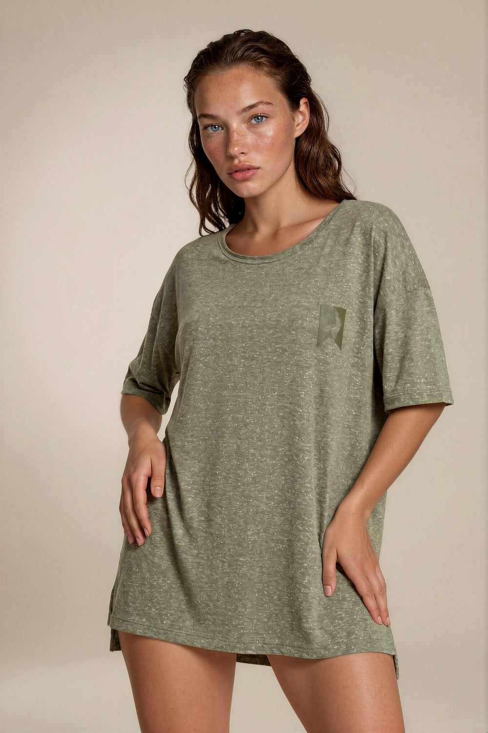 Blusa Básica Verde Oliva Estampada Nas Costas Coleção Peru Yacamim K12