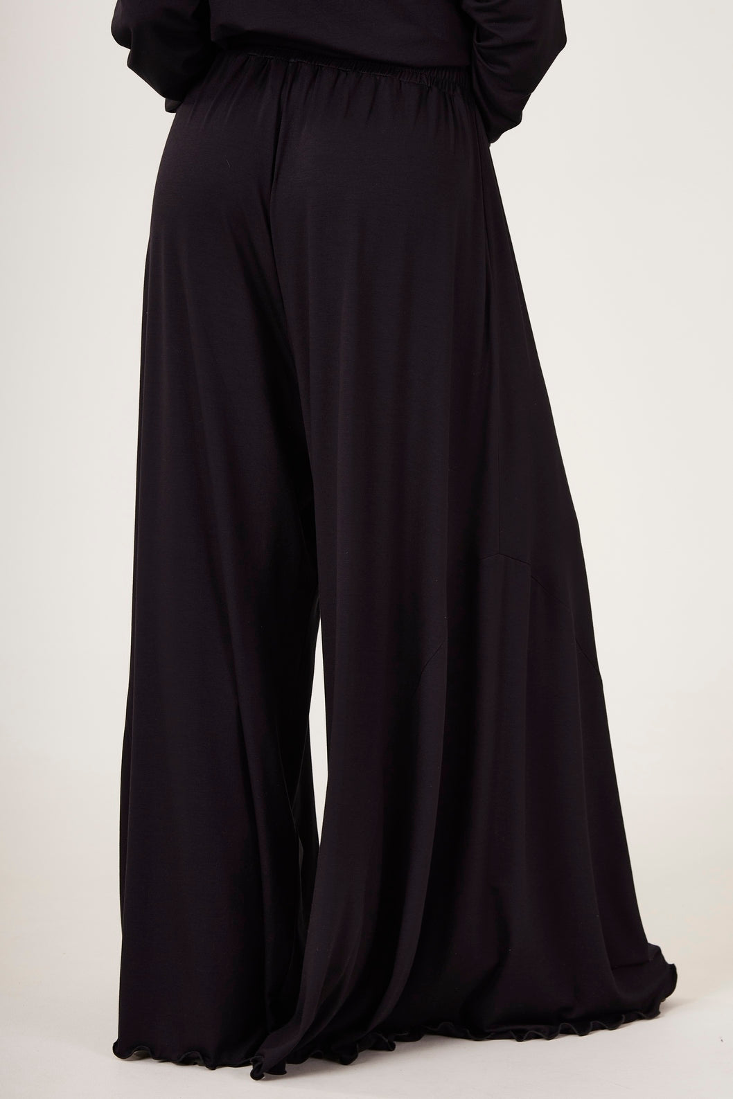 Calça Pantalona Preta Yacamim G6 Liso