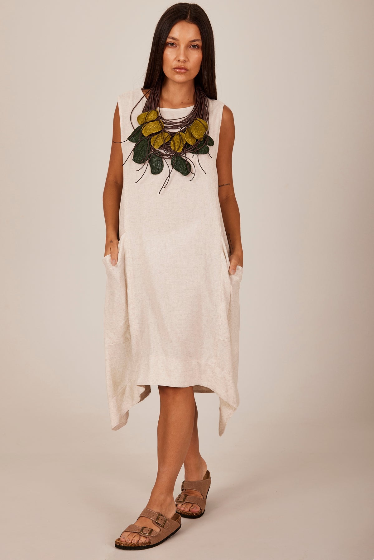 Vestido Curto Regata De Linho Bege Yacamim D1 Liso