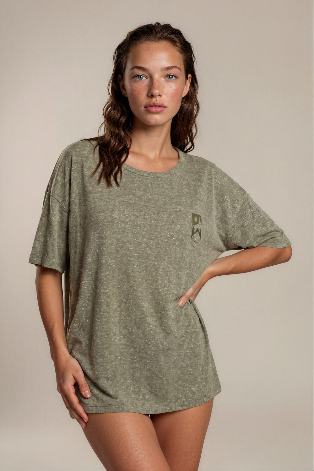 Blusa Básica Verde Oliva Estampada Nas Costas Coleção Peru Yacamim K12