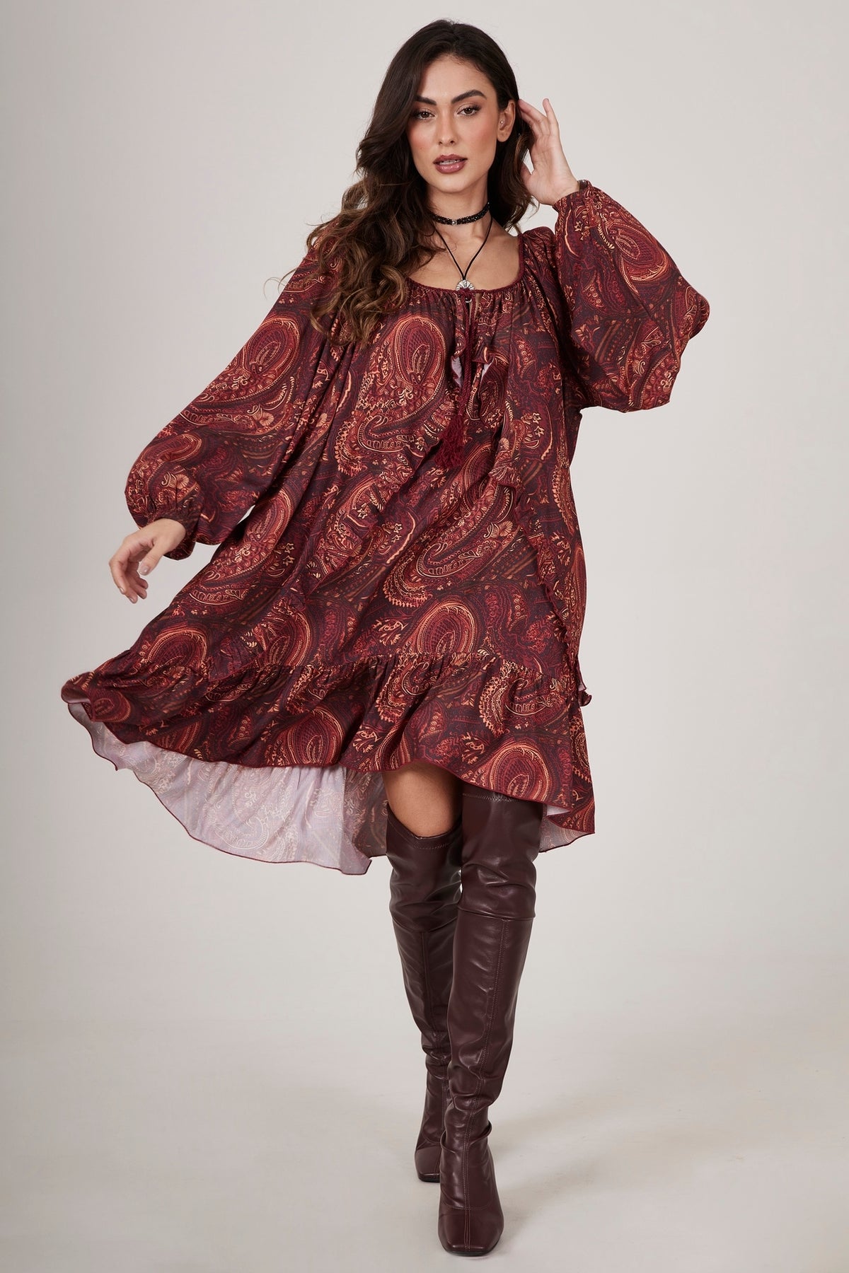 Vestido Curto Bordô Estampa Paisley Yacamim D18