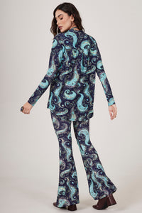 Calça Flare Com Bolsos Azul Estampa Cashmere Yacamim A15