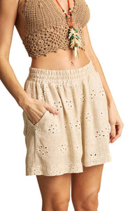 Shorts De Linho Broderie Bege Yacamim A12