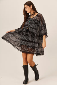 Bata Ampla Tule Preta Paisley Yacamim D1