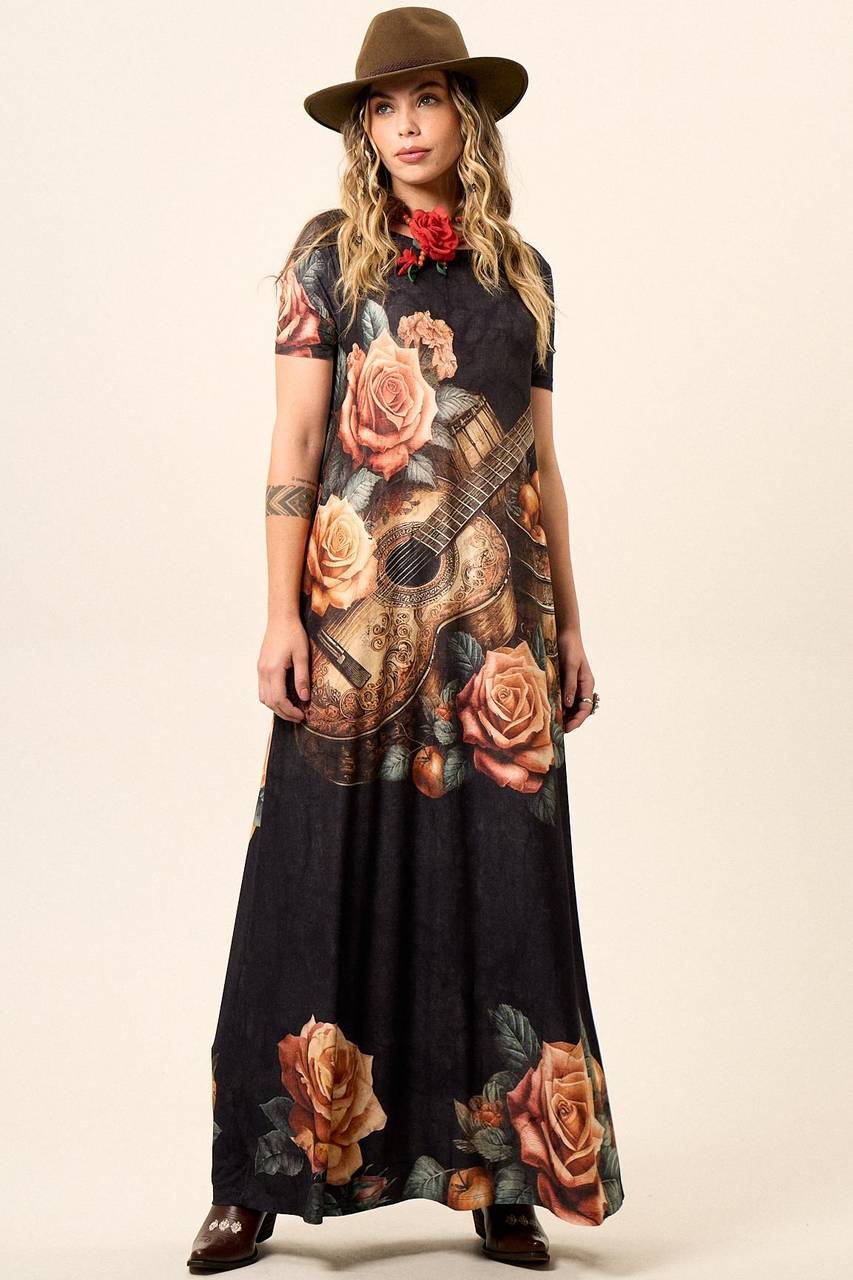 Vestido Longo De Mangas Curtas Grafite Estampa De Violão Yacamim