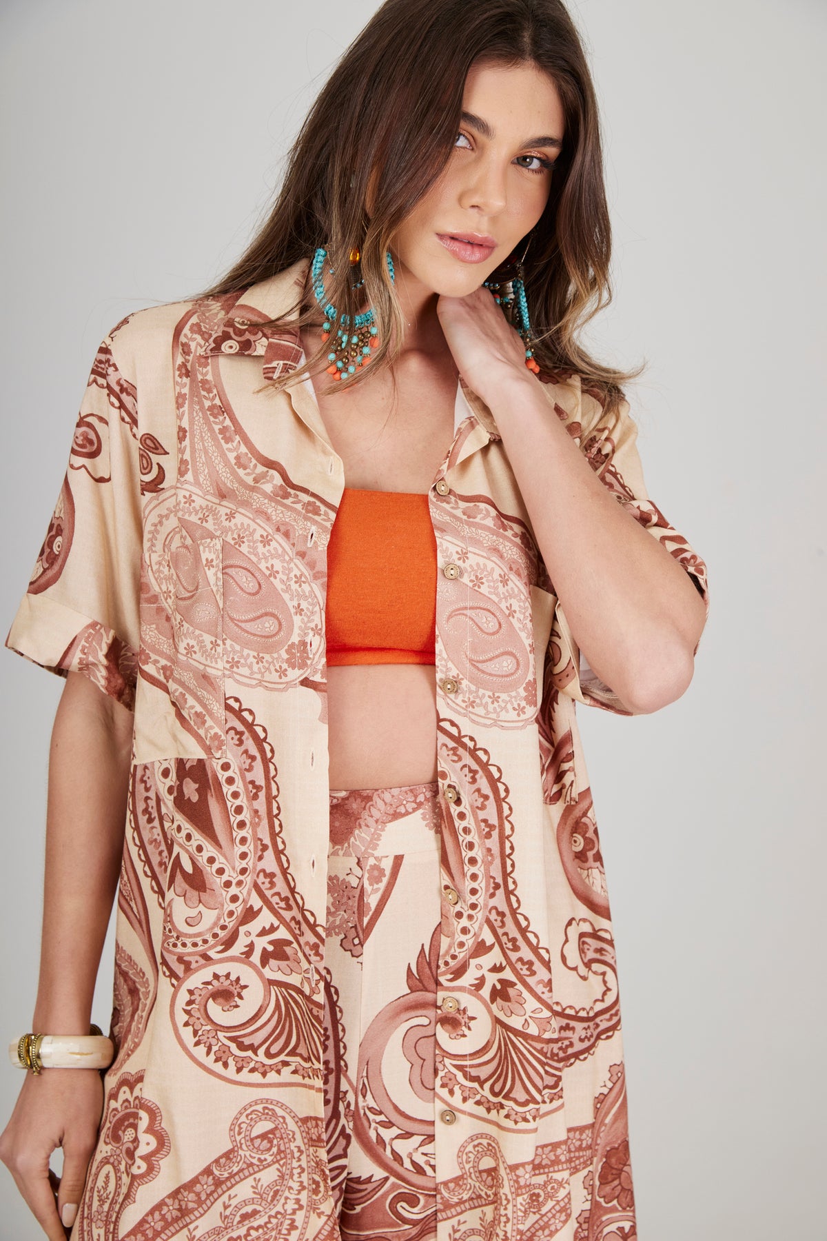 Camisa Ampla Bege Estampa Paisley Yacamim A35