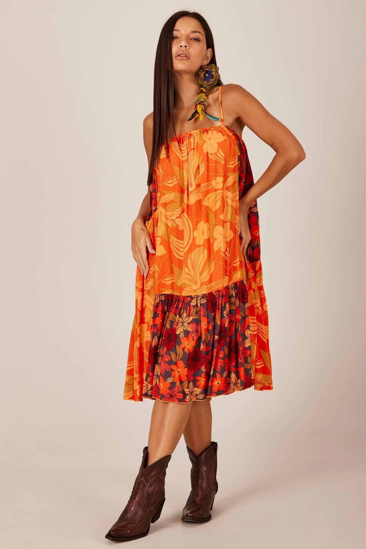 Vestido Curto Com Recortes Laranja Patchwork Yacamim C23