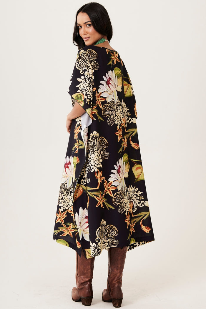 Kaftan Amplo Preto Estampa Floral Yacamim J7