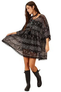 Bata Ampla Tule Preta Paisley Yacamim D1