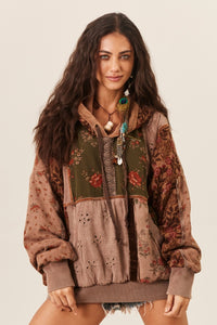 Casaco Patchwork Peluciado Com Capuz Marrom Yacamim K8