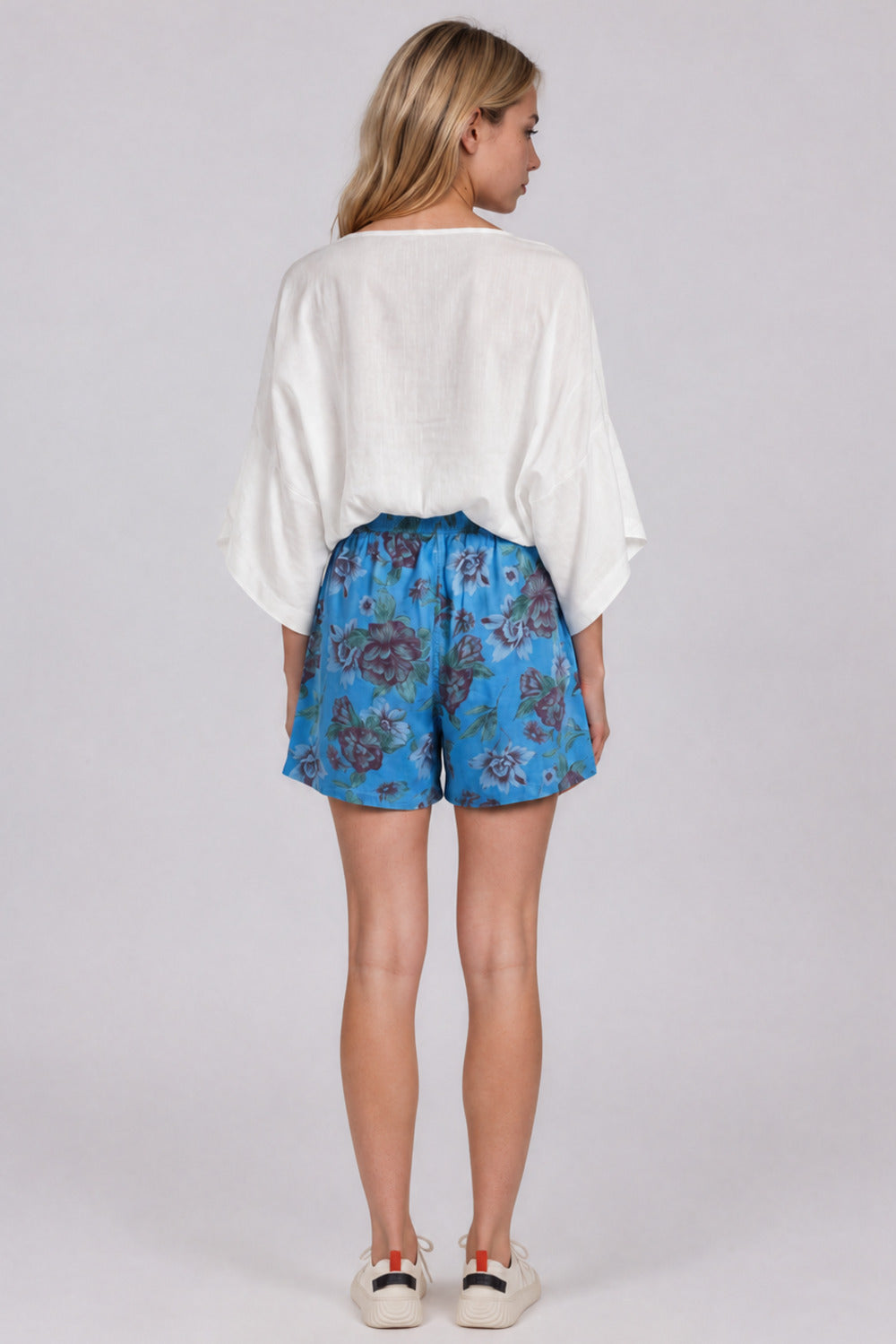 Shorts De Chita Com Flores Bordadas Azul Estampado Yacamim R3