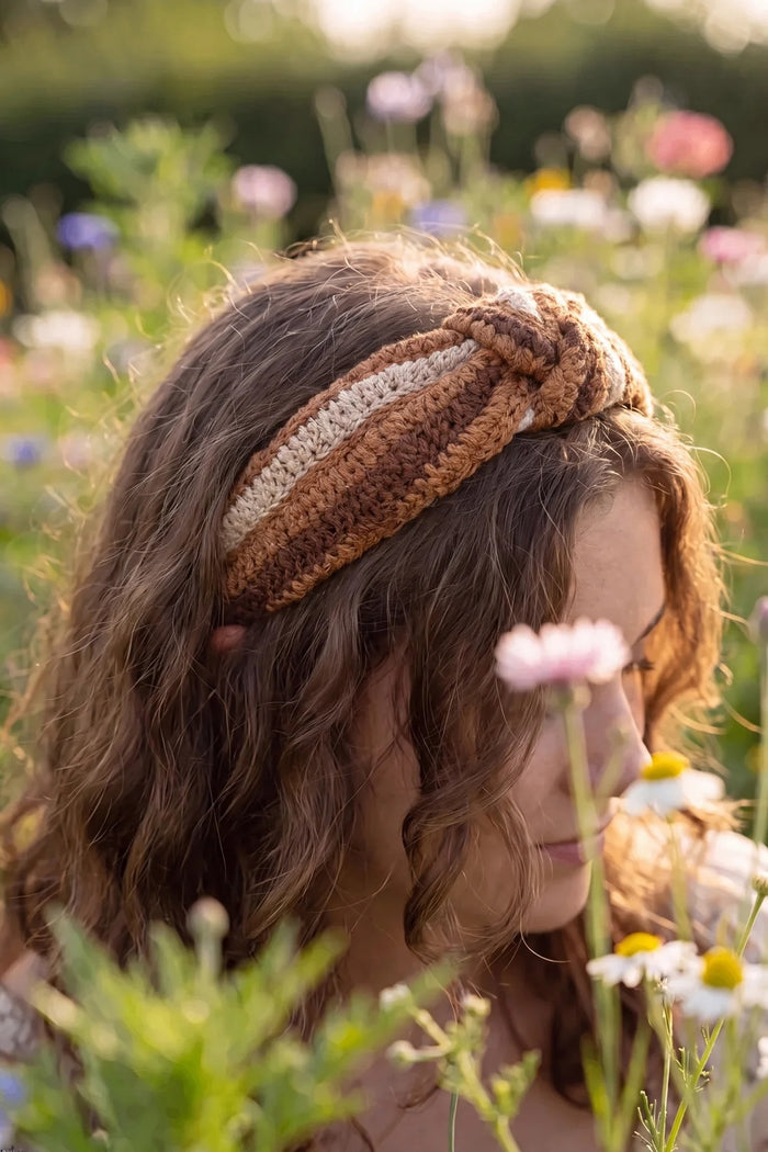 Tiara Artesanal De Cabelo Com Crochê Marrom Yacamim #1177