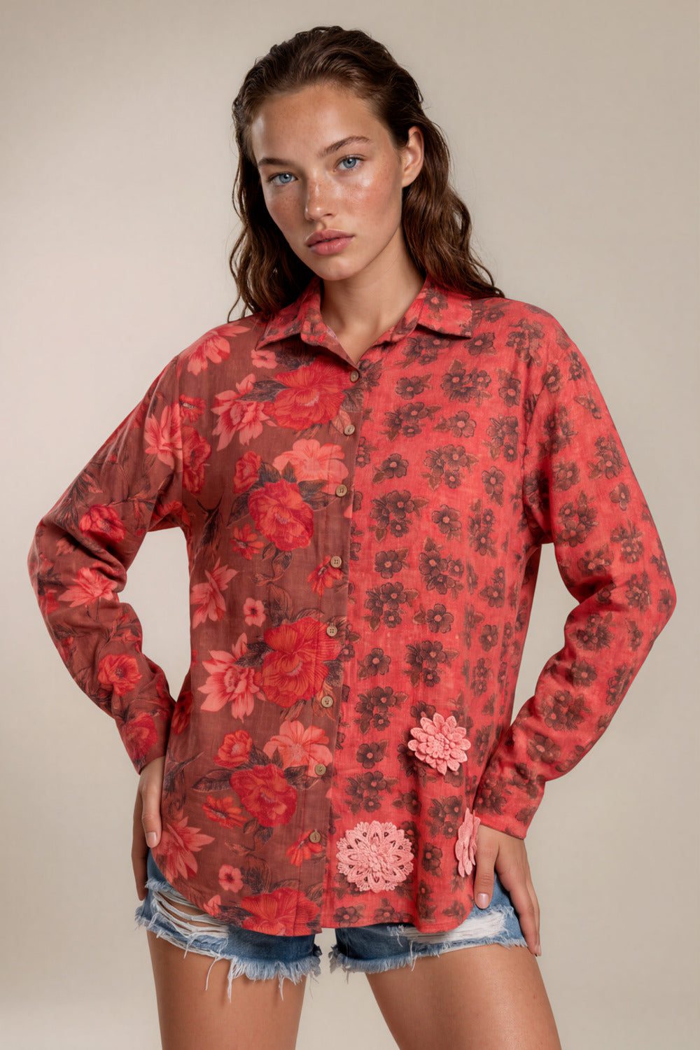 Camisa Ampla Tiradentes Com Flores Bordadas Rosa Yacamim R6