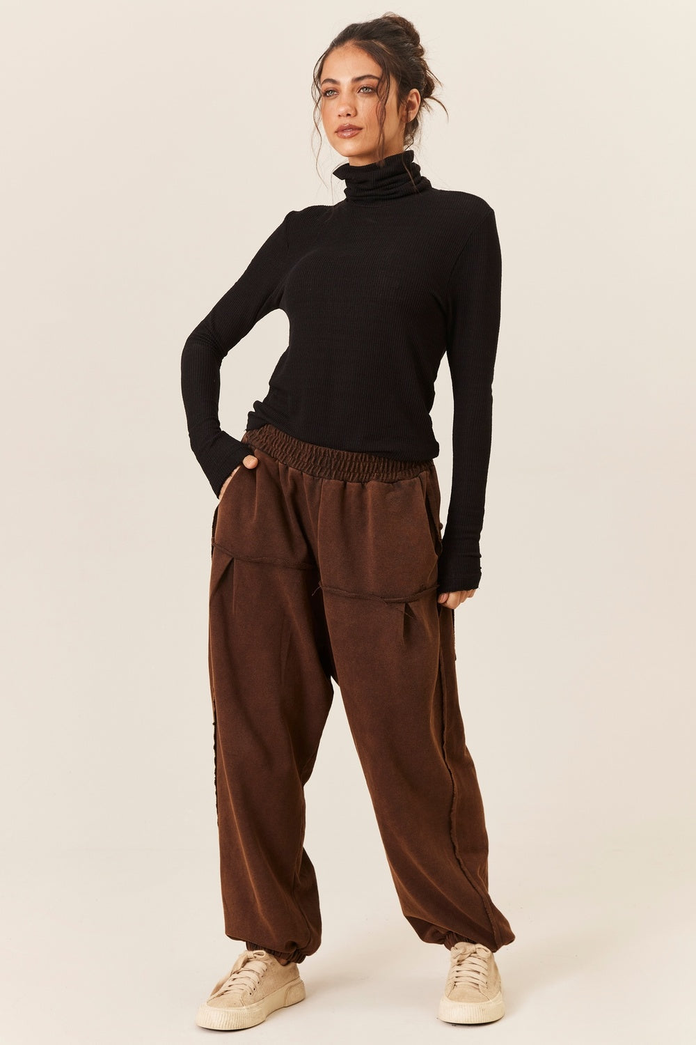 Calça De Moletom Com Punhos Marrom Yacamim T6