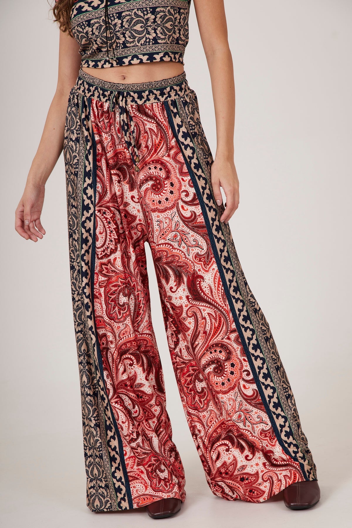 Calça Pantalona Estampa Paisley Yacamim A26