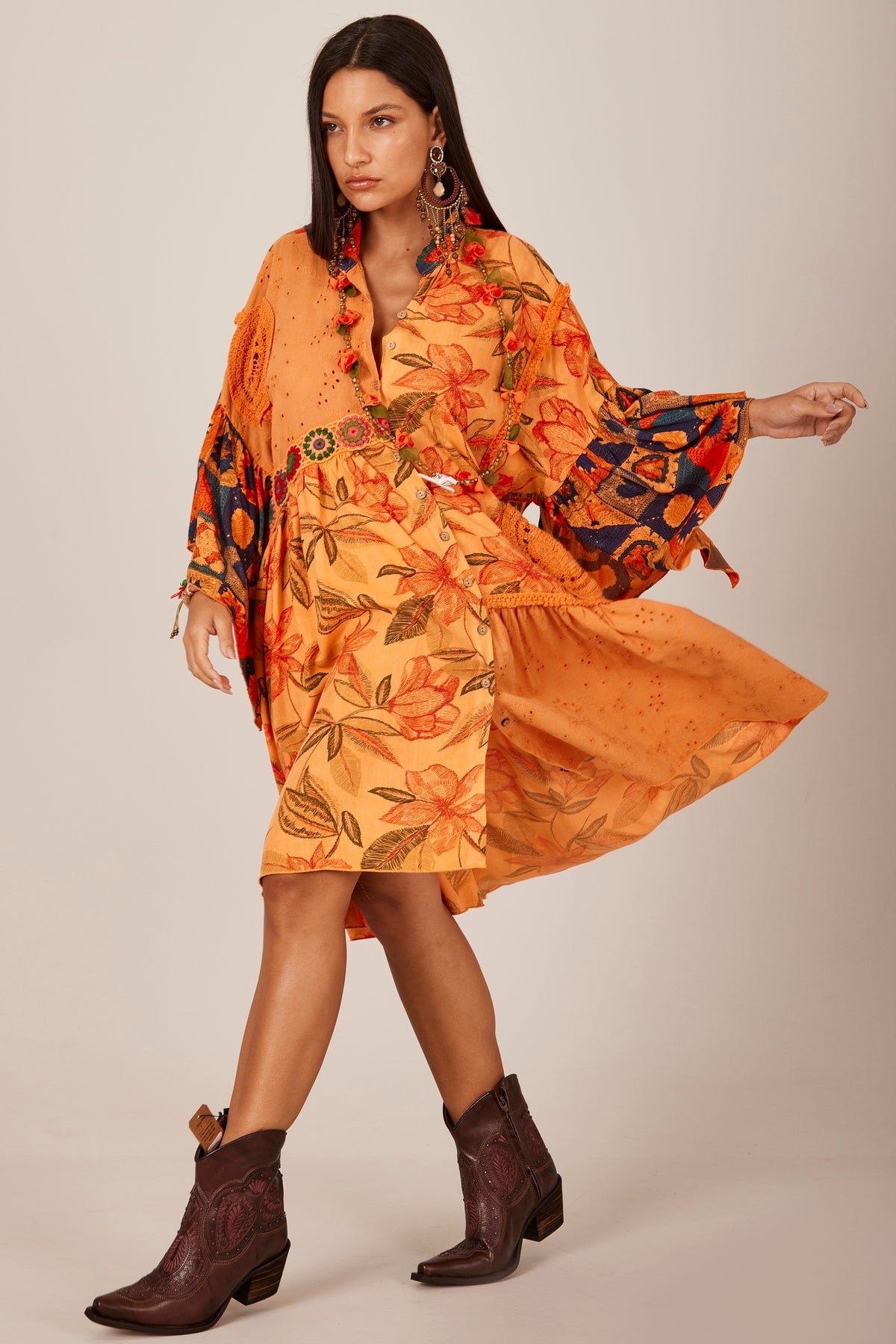 Vestido Curto Com Detalhes De Crochê Laranja Patchwork Yacamim D13
