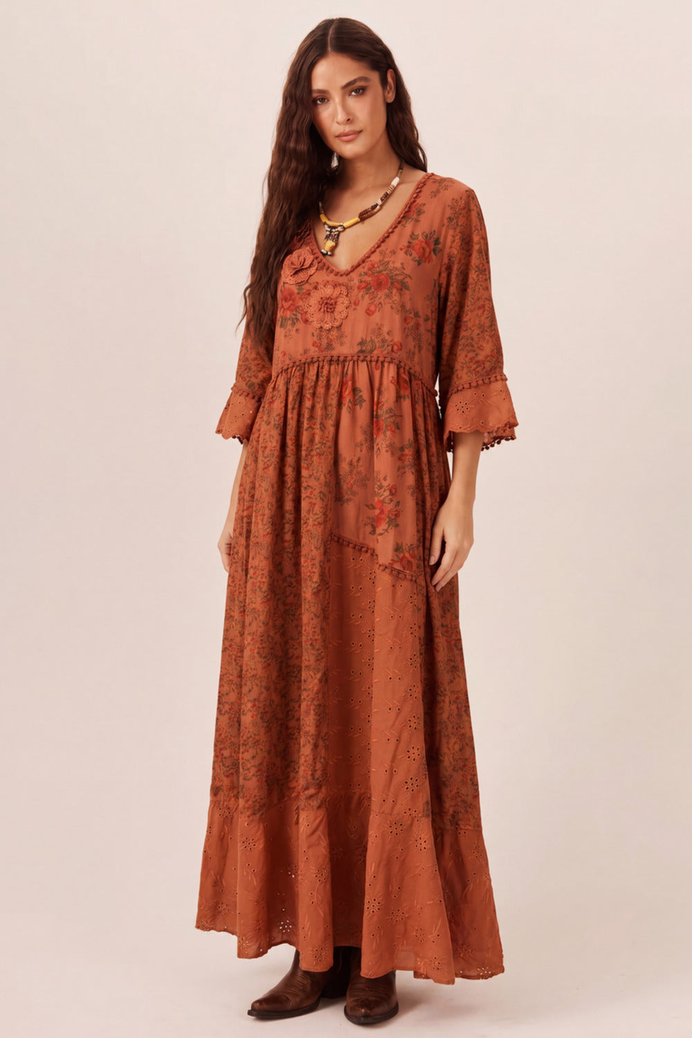 Vestido Longo Com Detalhes Em Broderie Terracota Patchwork Yacamim C4