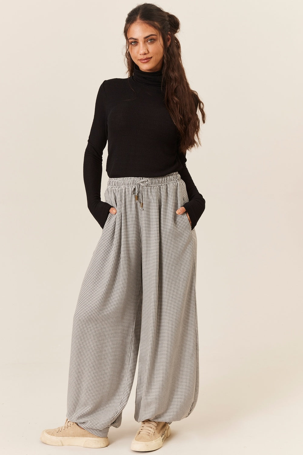 Calça Pantalona Com Cordão De Regulagem Cinza Xadrez Yacamim I3