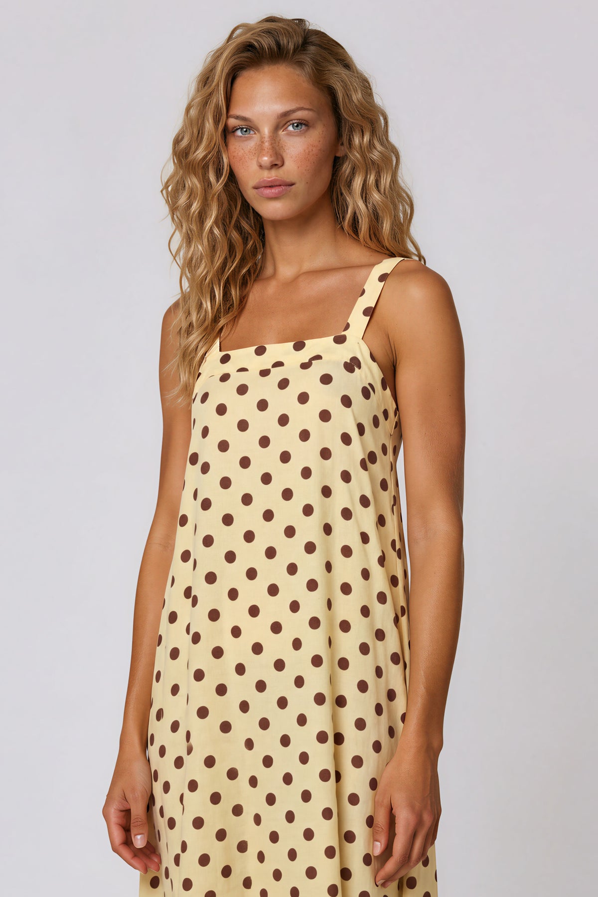 Vestido Midi Com Detalhes De Pontas Amarelo Estampa De Poá Yacamim C26