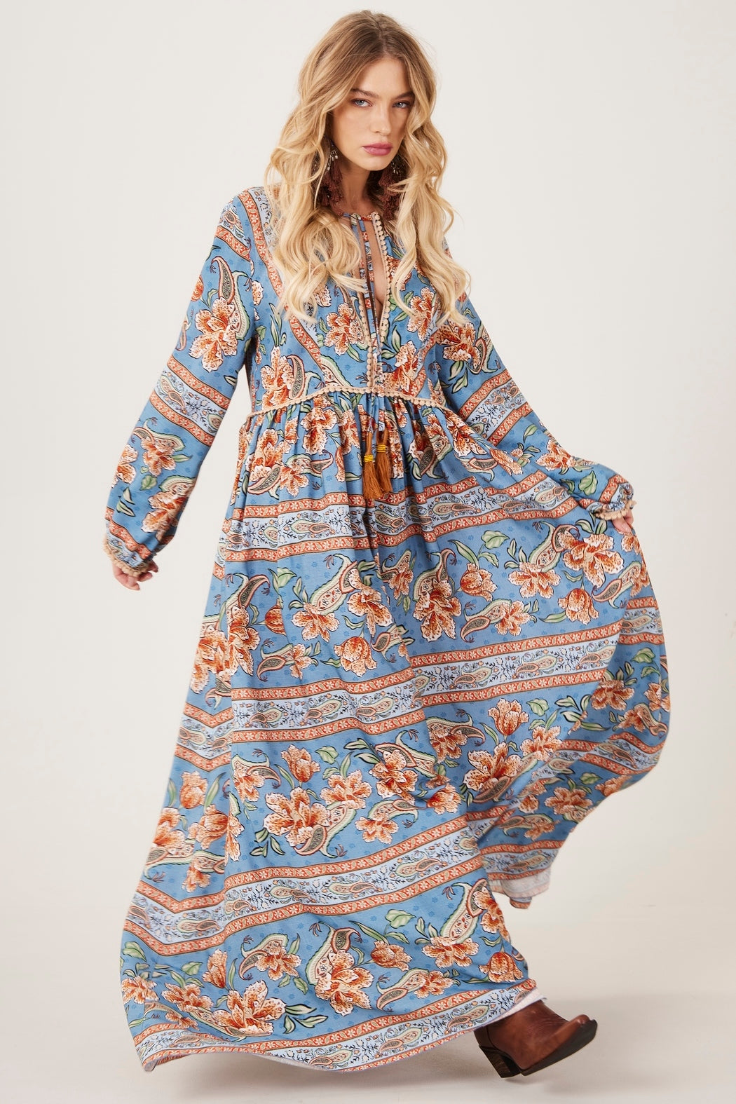 Vestido Longo Com Mangas Bufantes Azul Paisley Yacamim E26