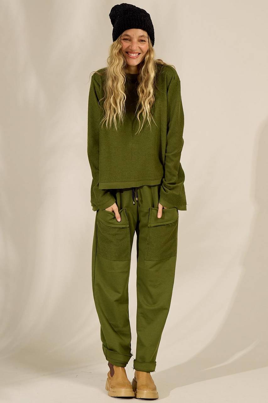 Calça Reta De Moletom Com Bolsos Frontais Verde Yacamim A29