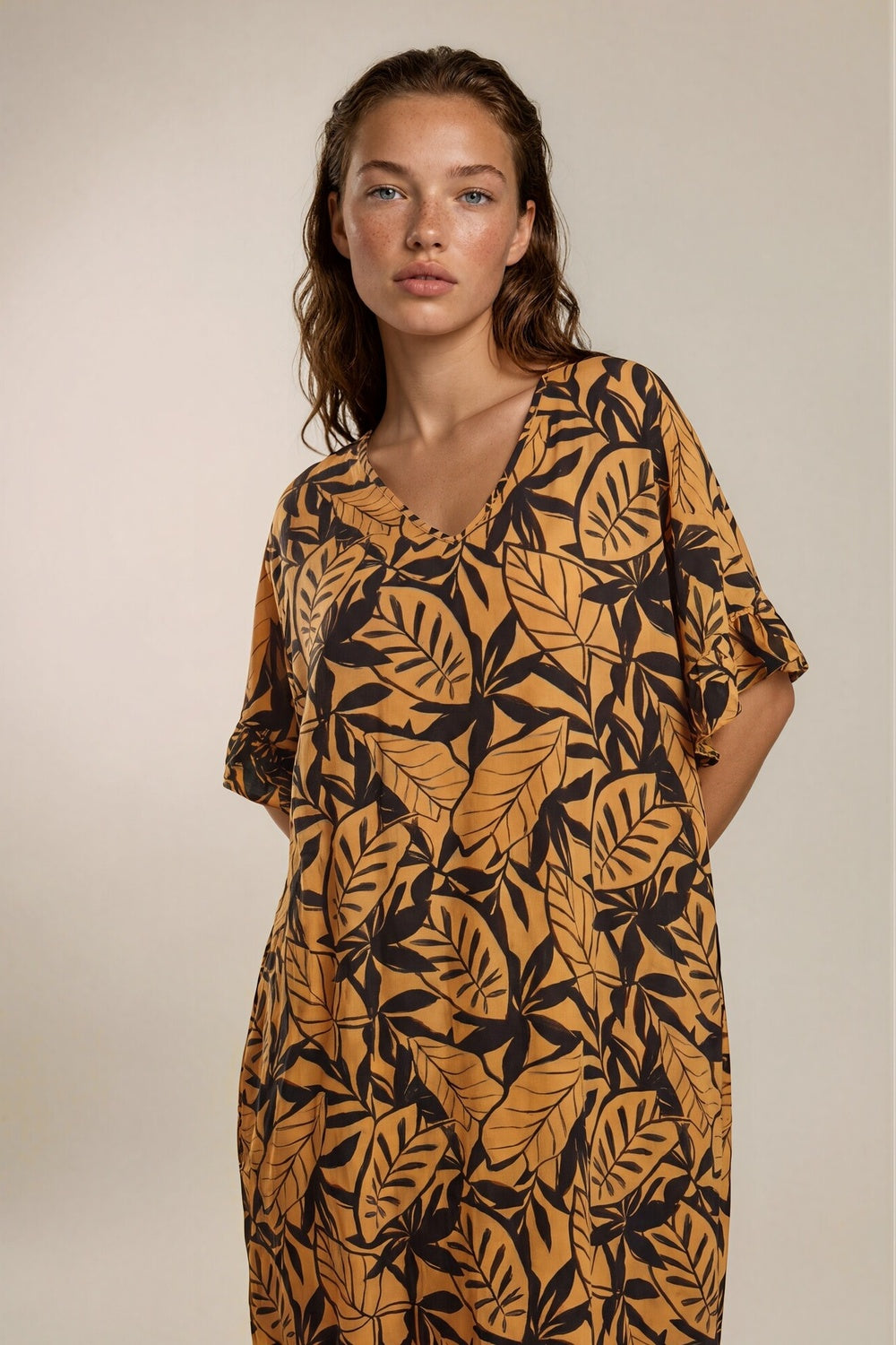Kaftan Midi Com Pontas Laterais Marrom Claro Estampado Yacamim J10