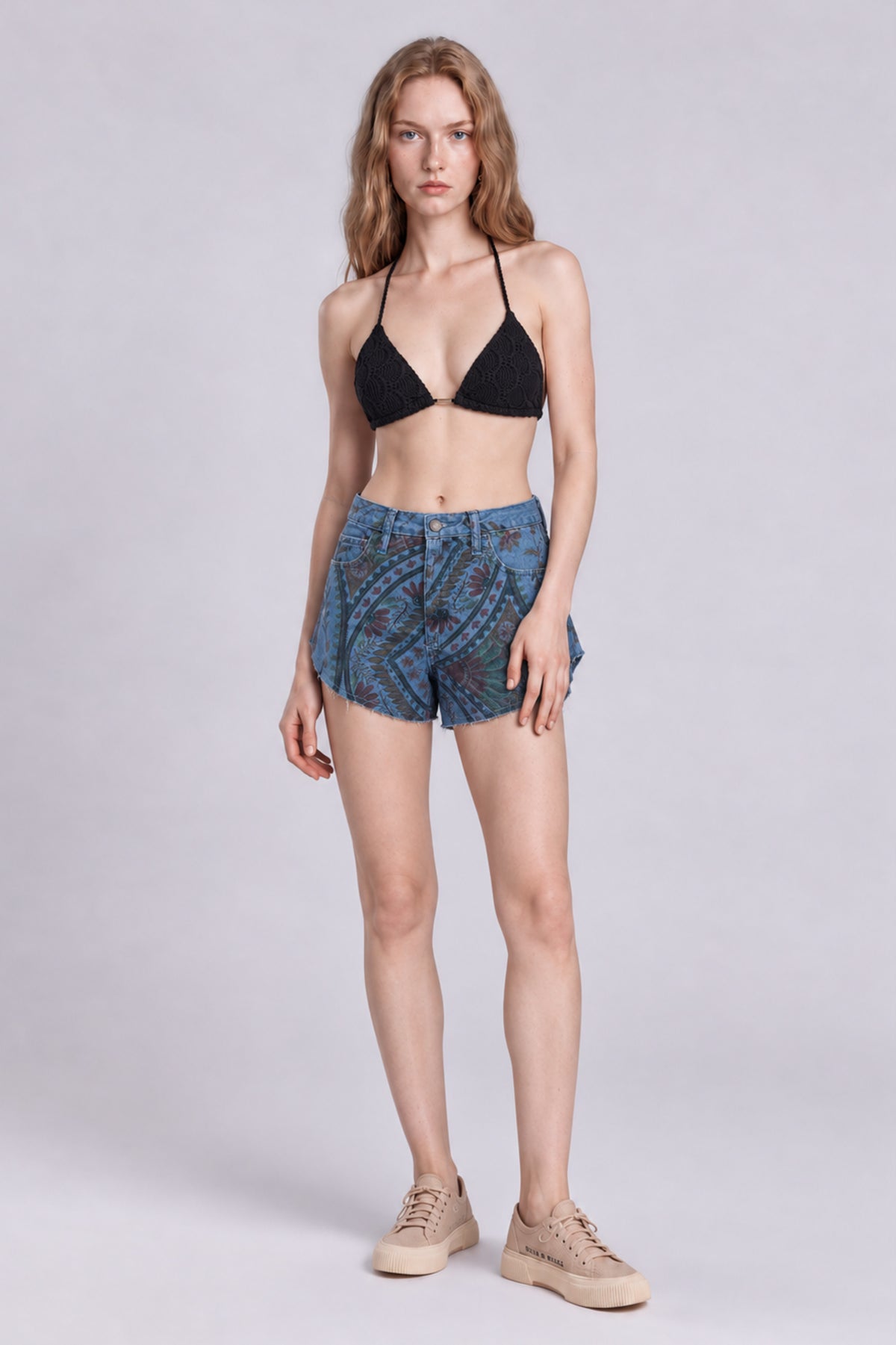 Shorts Jeans Azul Com Estampa Paisley Yacamim S9