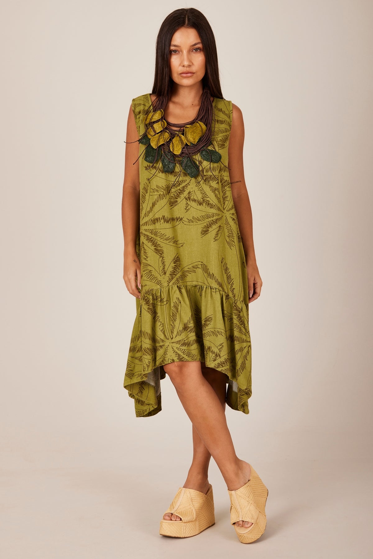 Vestido Curto Regata Com Decote Redondo Verde Yacamim C10