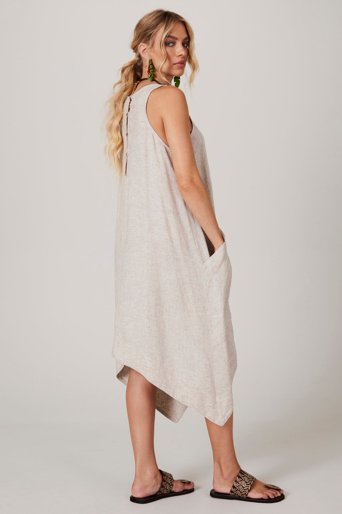 Vestido Regata Curto De Linho Bege Yacamim E27 Liso