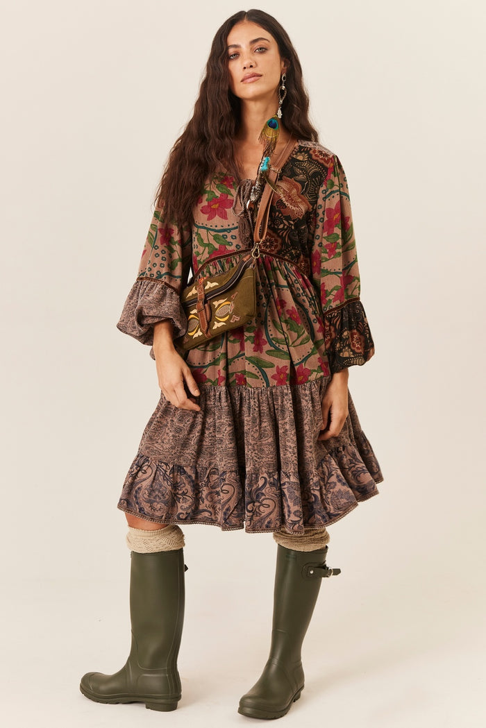 Vestido Curto Amplo Com Veludo E Pompons Marrom Patchwork Yacamim E5