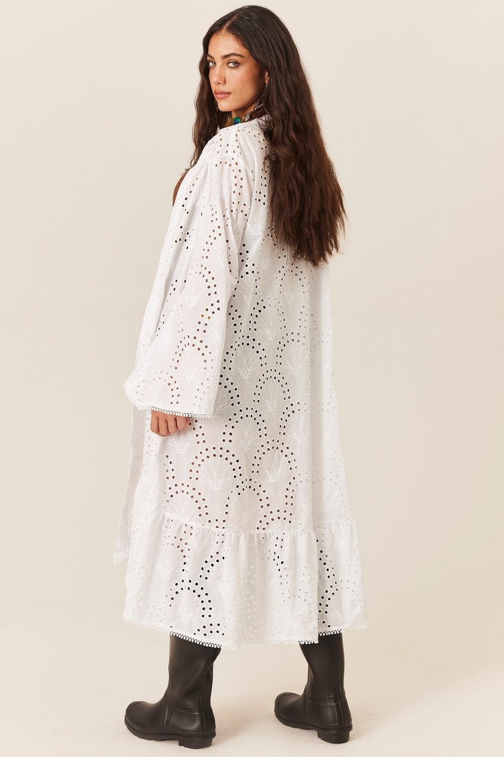 Vestido Midi Broderie Com Mangas Flare Branco Yacamim D12