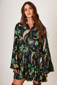 Vestido Curto Com Mangas Flare Preto Cashmere Yacamim B24