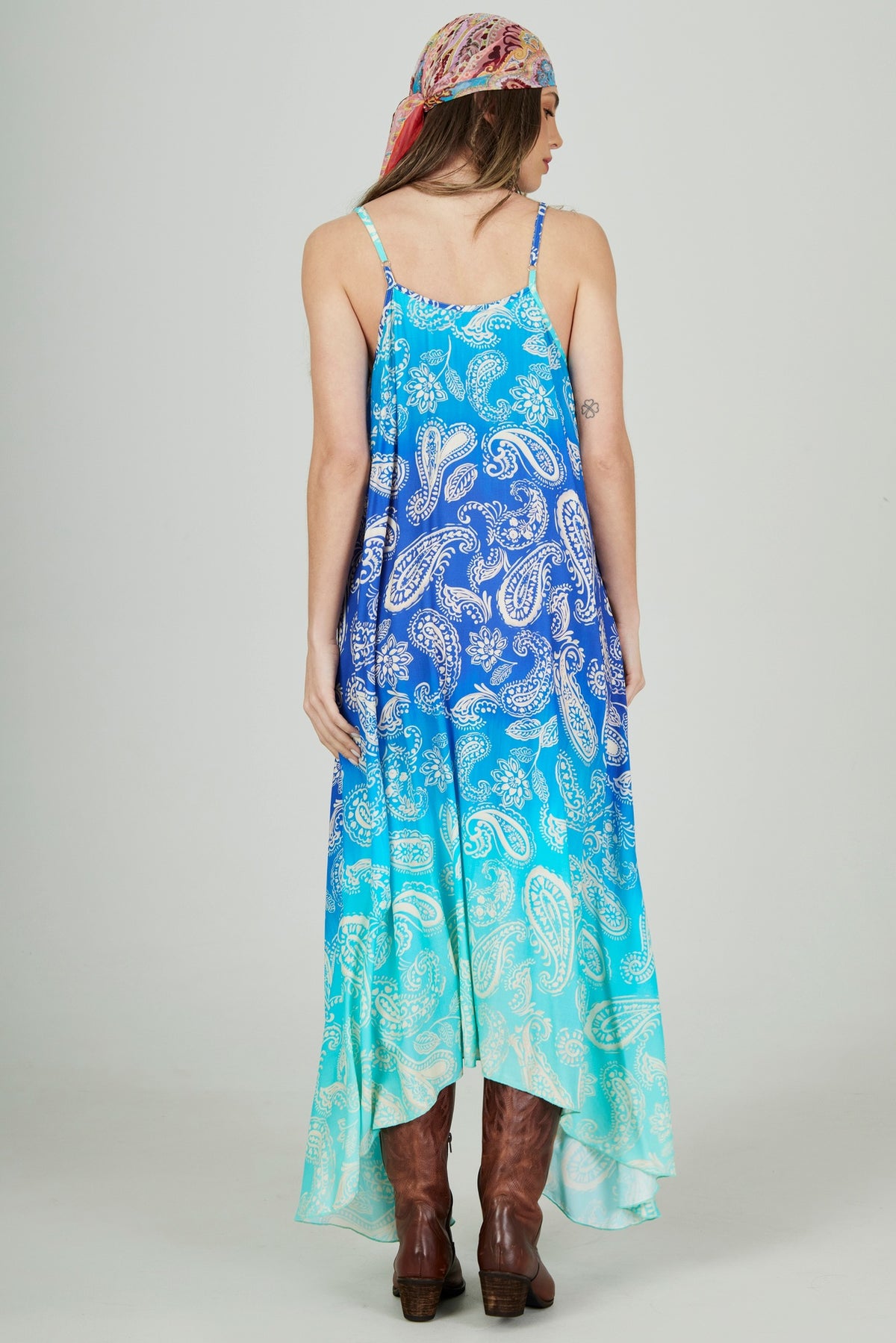 Vestido Longo Amplo Azul Degradê Paisley Yacamim E24