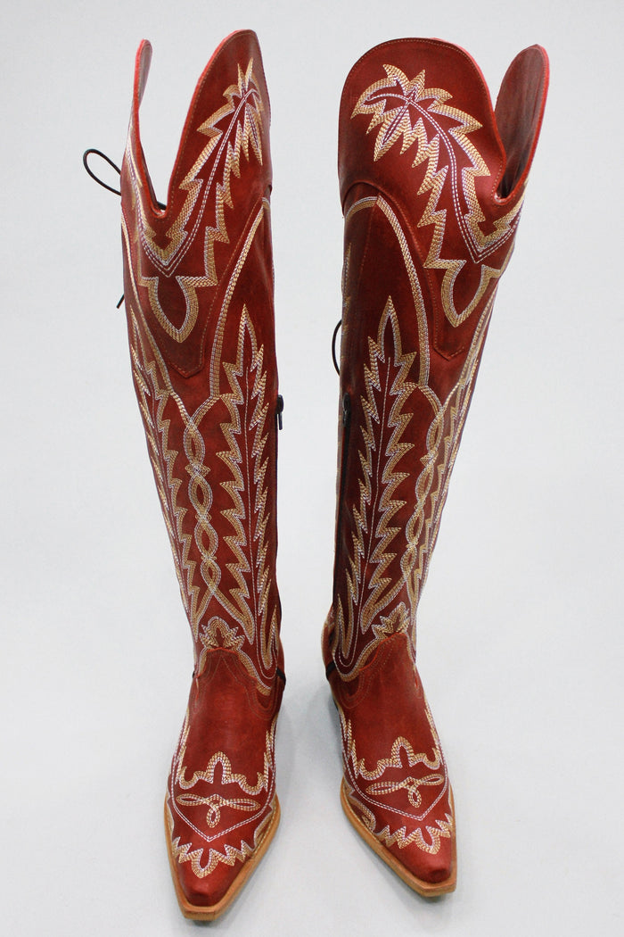 Bota Cano Alto 52cm Bordada Vermelha Yacamim #470