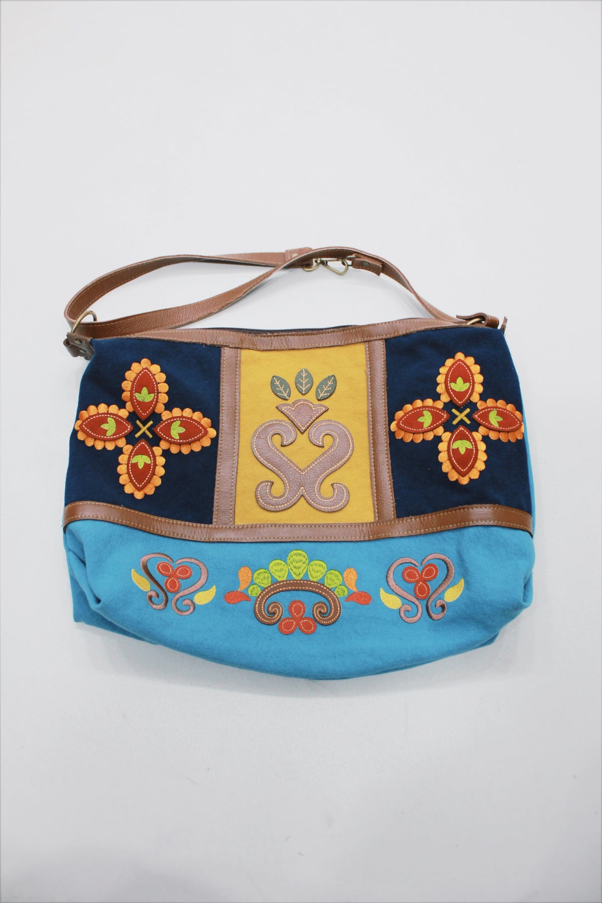 Bolsa De Lona Grande Artesanal Com Bordados Azul Claro Yacamim #525