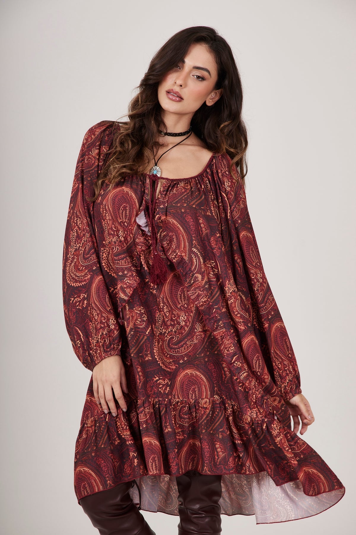 Vestido Curto Bordô Estampa Paisley Yacamim D18