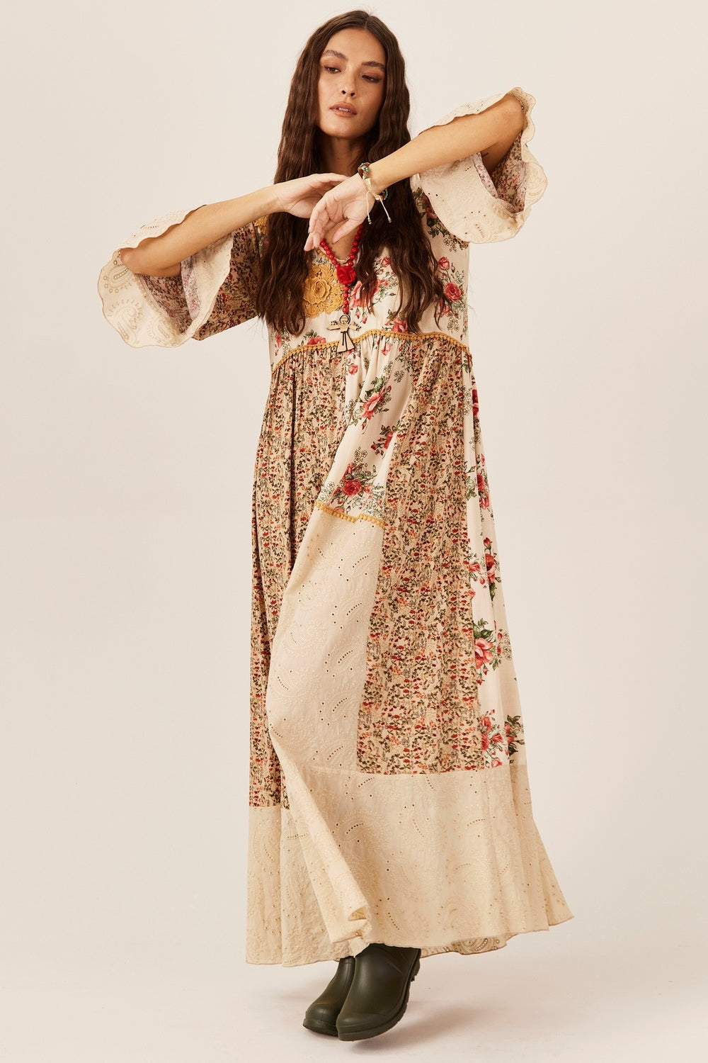 Vestido Com Jabô Bege Estampado Yacamim E18