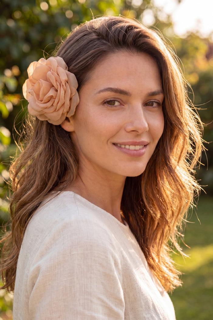 Presilha De Cabelo Flor De Tule Bege Yacamim #1030