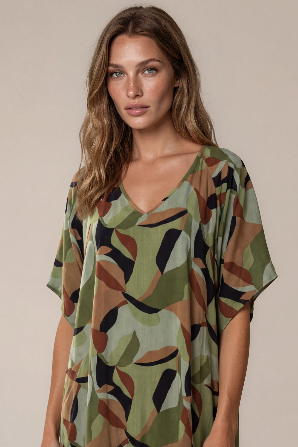 Vestido Curto Com Mangas Curtas Verde Estampado Yacamim D26
