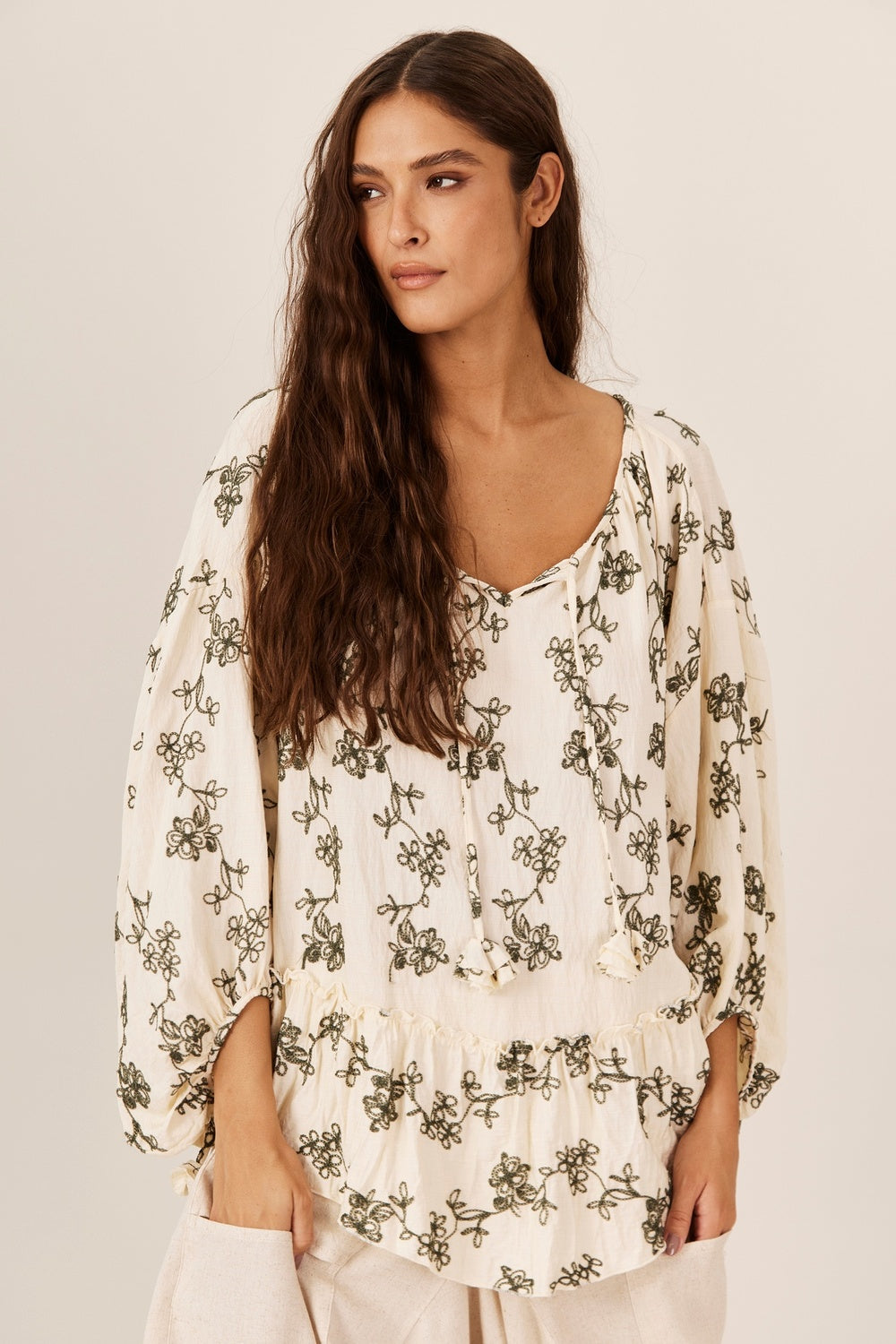 Bata Ampla Ombro A Ombro Off White Yacamim B10