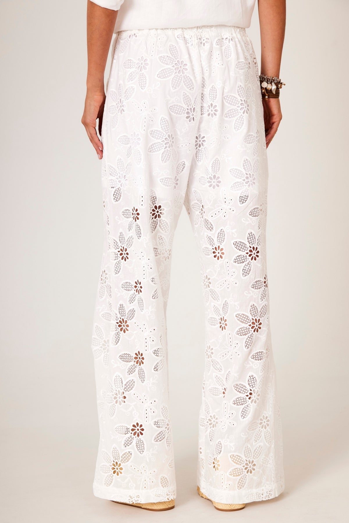 Calça Flare Broderie Com Forro Branca Yacamim I9
