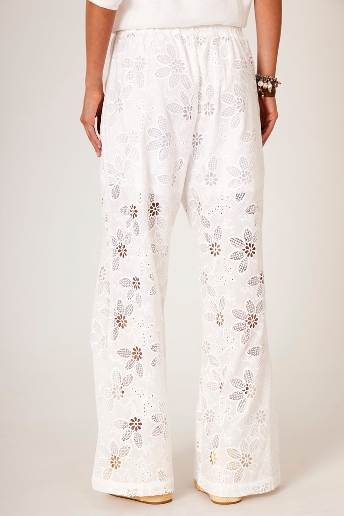 Calça Flare Broderie Com Forro Branca Yacamim I9