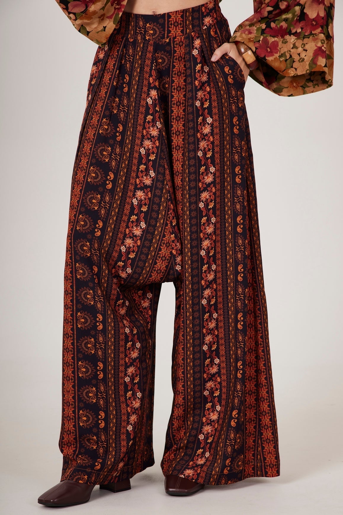 Calça Saruel Pantalona Marrom Estampado Yacamim I2
