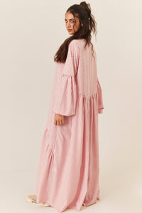 Vestido Longo Amplo Com Recorte Transversal Rosa Listrado Yacamim E19