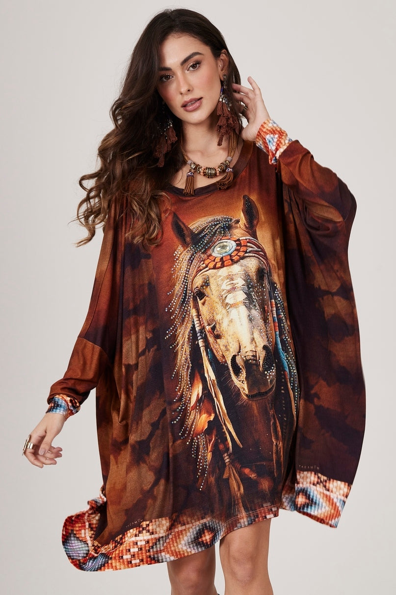 Bata Ampla Estampa Cavalo Com Pedrinhas Marrom Yacamim B22