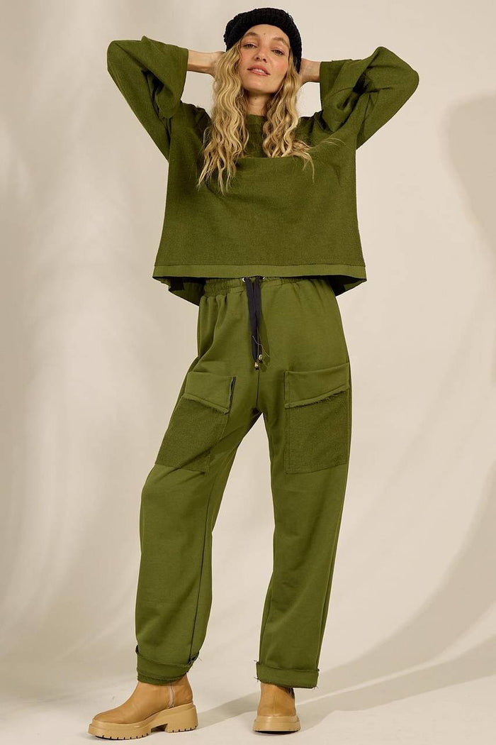 Calça Reta De Moletom Com Bolsos Frontais Verde Yacamim A29
